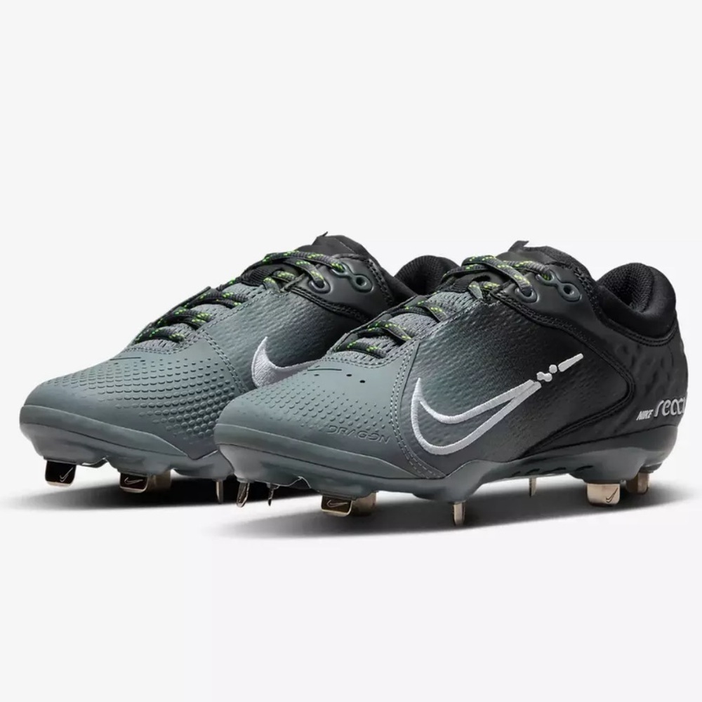 NEW Nike  4 Elite Low Metal Softball Cleats Black | White